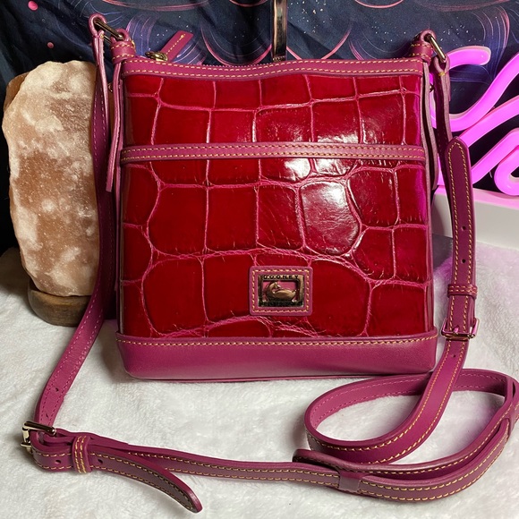 Dooney & Bourke Handbags - EUC Dooney & Bourke Denison Croc Embossed Letter Carrier - Pink